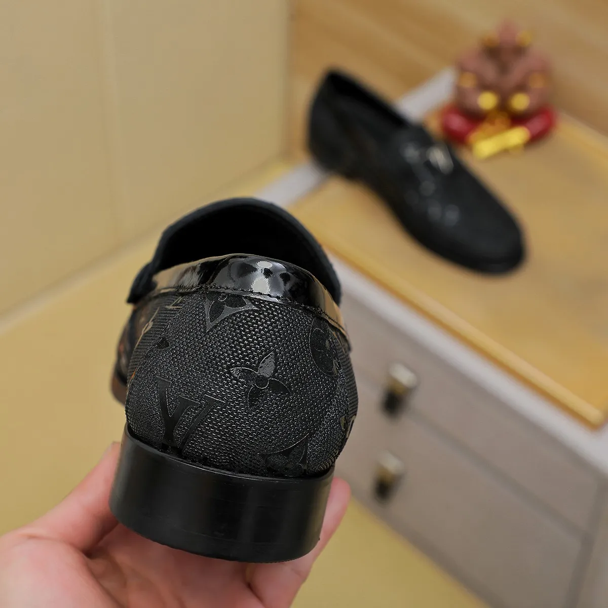 Men's shoes 💰 460 💰 Louis Vuitton LV ® 🆕 model 🔛Full shoe counter, first layer cowhide, 🐂leather lined casual shoes for men, super soft outsole, essential for driving. Counter synchronization, original first layer cowhide, completely 1:1 mold customization🌹top version, color optional! Number: 39-44 (customized at 38.45)